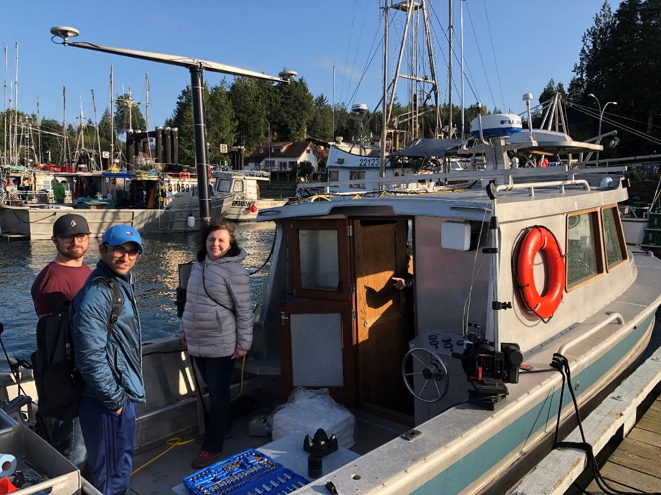 Students of the S-5B Hydrographic Surveyors Course pictured on a boat in port. Image credit IIC Technologies Ltd Pty.
